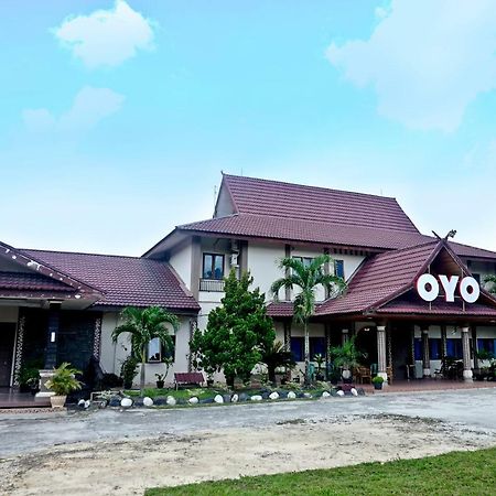 Oyo 627 Tirta Kencana Syariah Hotel Pekanbaru Kültér fotó