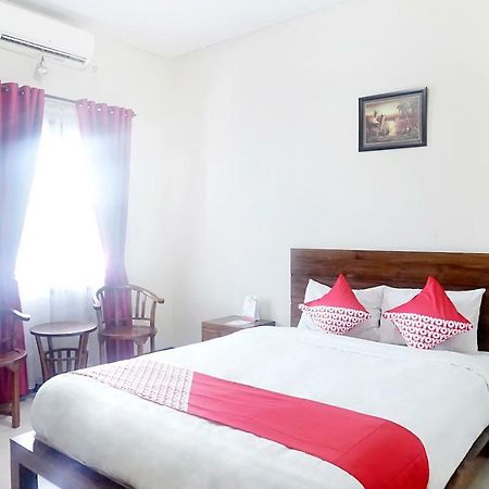Oyo 627 Tirta Kencana Syariah Hotel Pekanbaru Kültér fotó