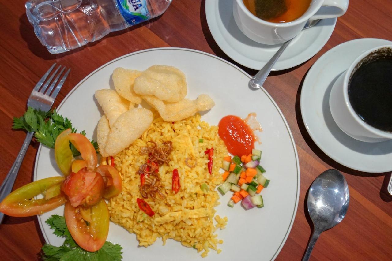 Oyo 627 Tirta Kencana Syariah Hotel Pekanbaru Kültér fotó