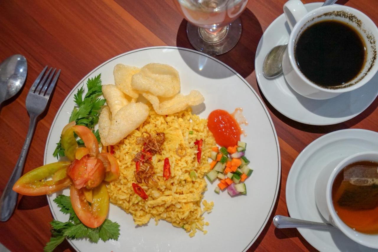 Oyo 627 Tirta Kencana Syariah Hotel Pekanbaru Kültér fotó