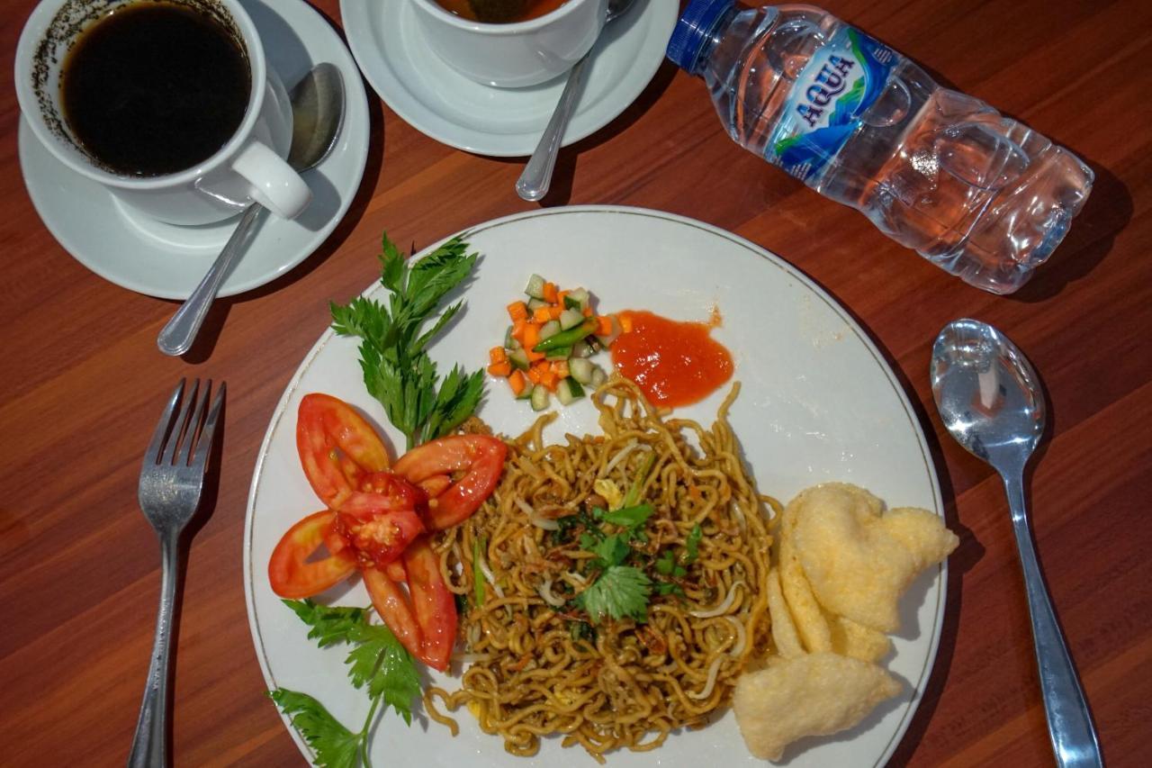 Oyo 627 Tirta Kencana Syariah Hotel Pekanbaru Kültér fotó