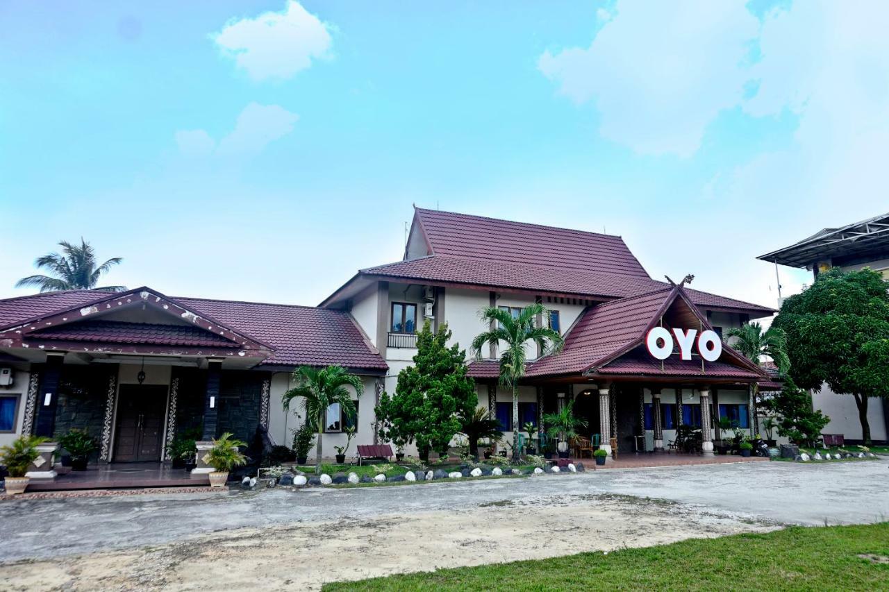 Oyo 627 Tirta Kencana Syariah Hotel Pekanbaru Kültér fotó