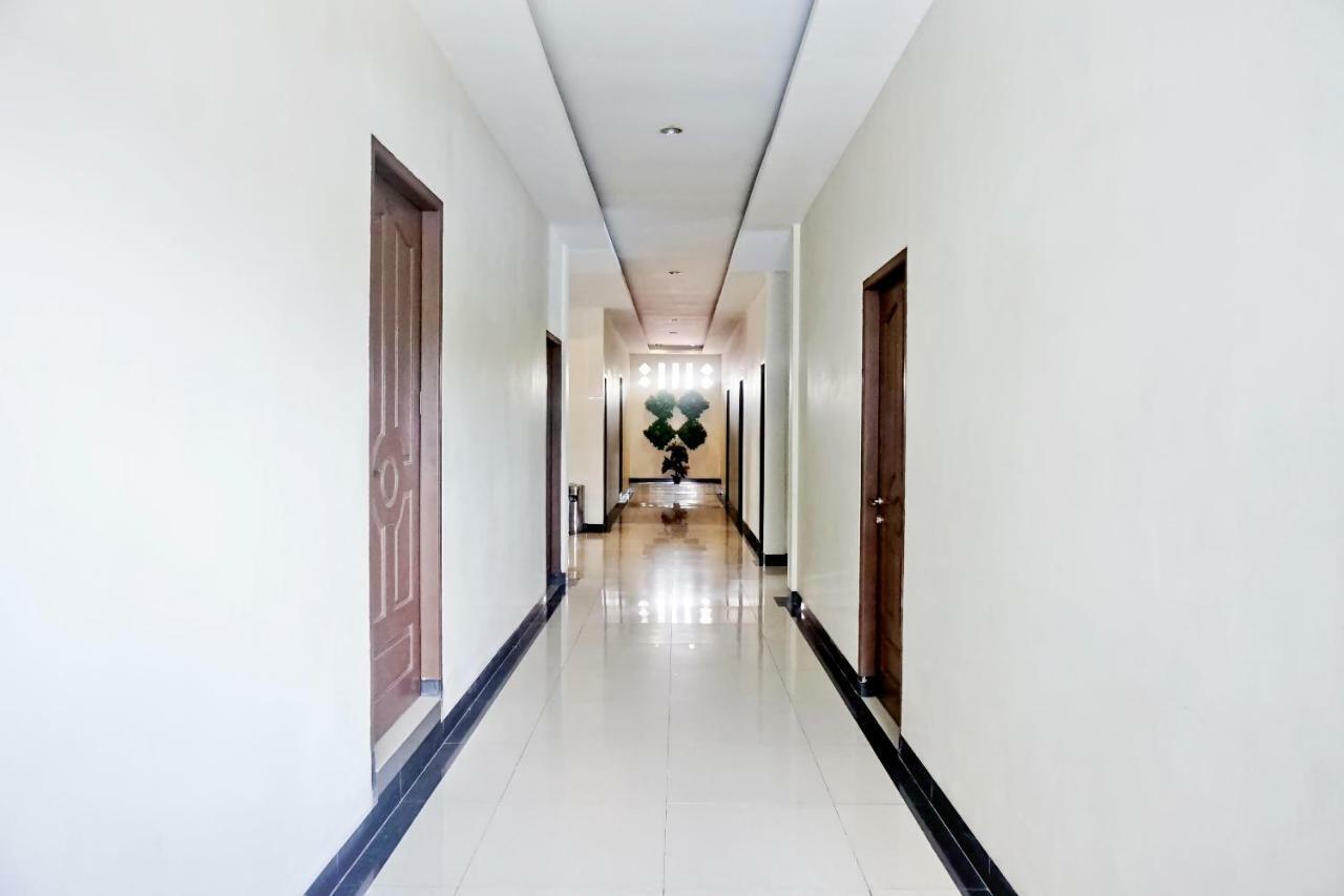 Oyo 627 Tirta Kencana Syariah Hotel Pekanbaru Kültér fotó