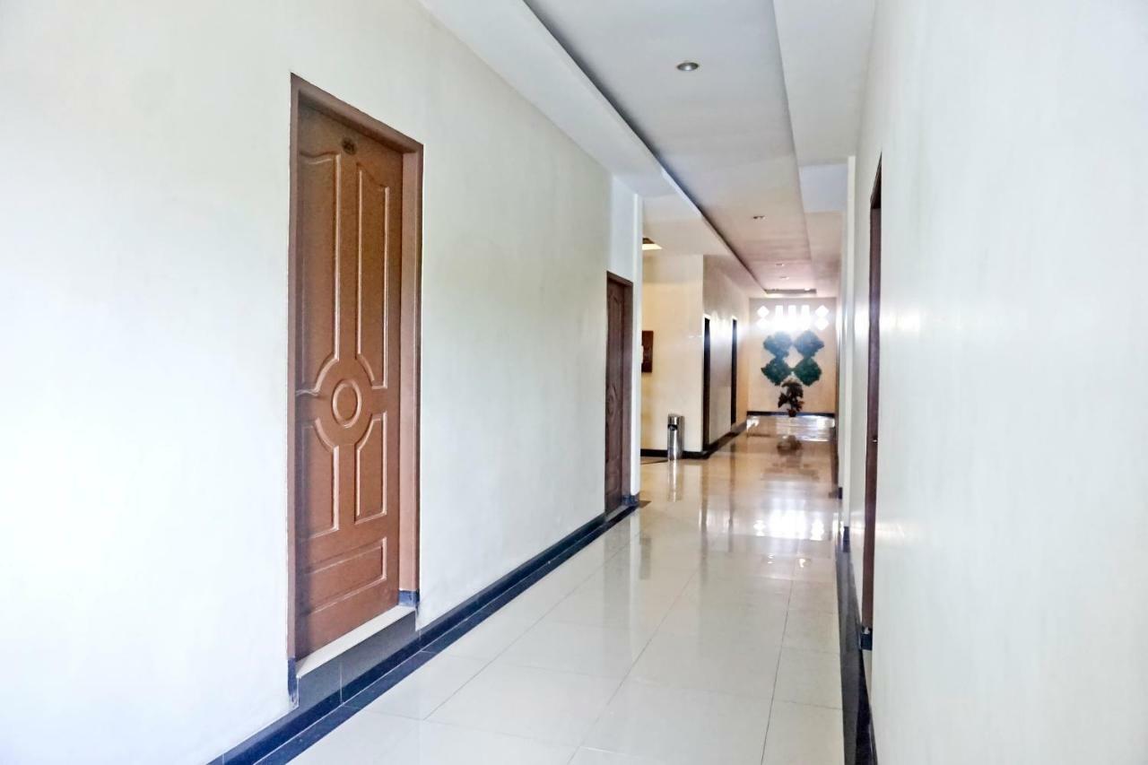 Oyo 627 Tirta Kencana Syariah Hotel Pekanbaru Kültér fotó