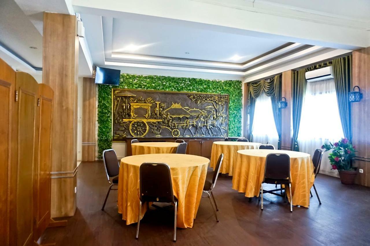 Oyo 627 Tirta Kencana Syariah Hotel Pekanbaru Kültér fotó