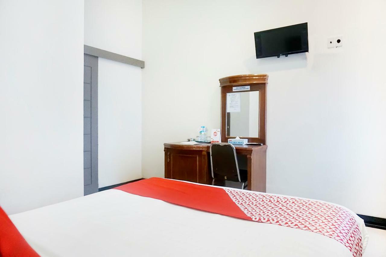 Oyo 627 Tirta Kencana Syariah Hotel Pekanbaru Kültér fotó