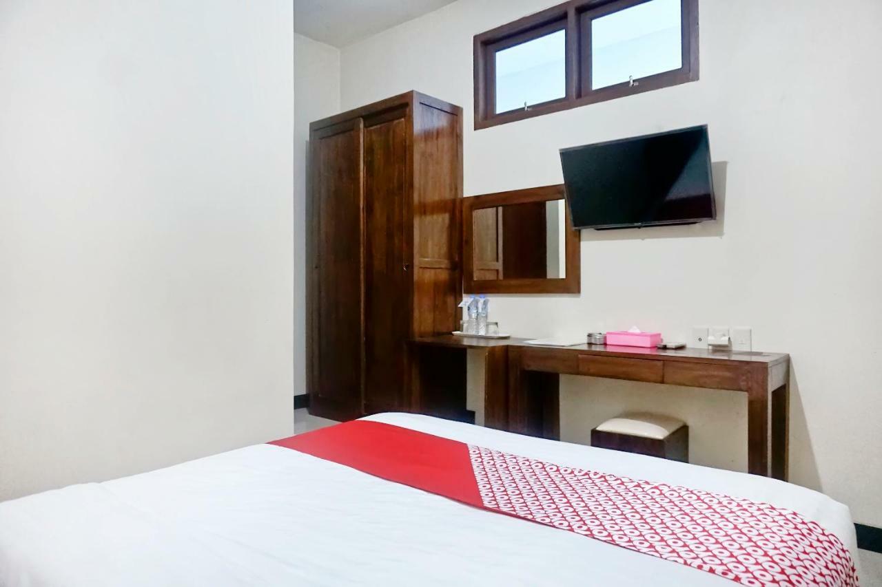 Oyo 627 Tirta Kencana Syariah Hotel Pekanbaru Kültér fotó