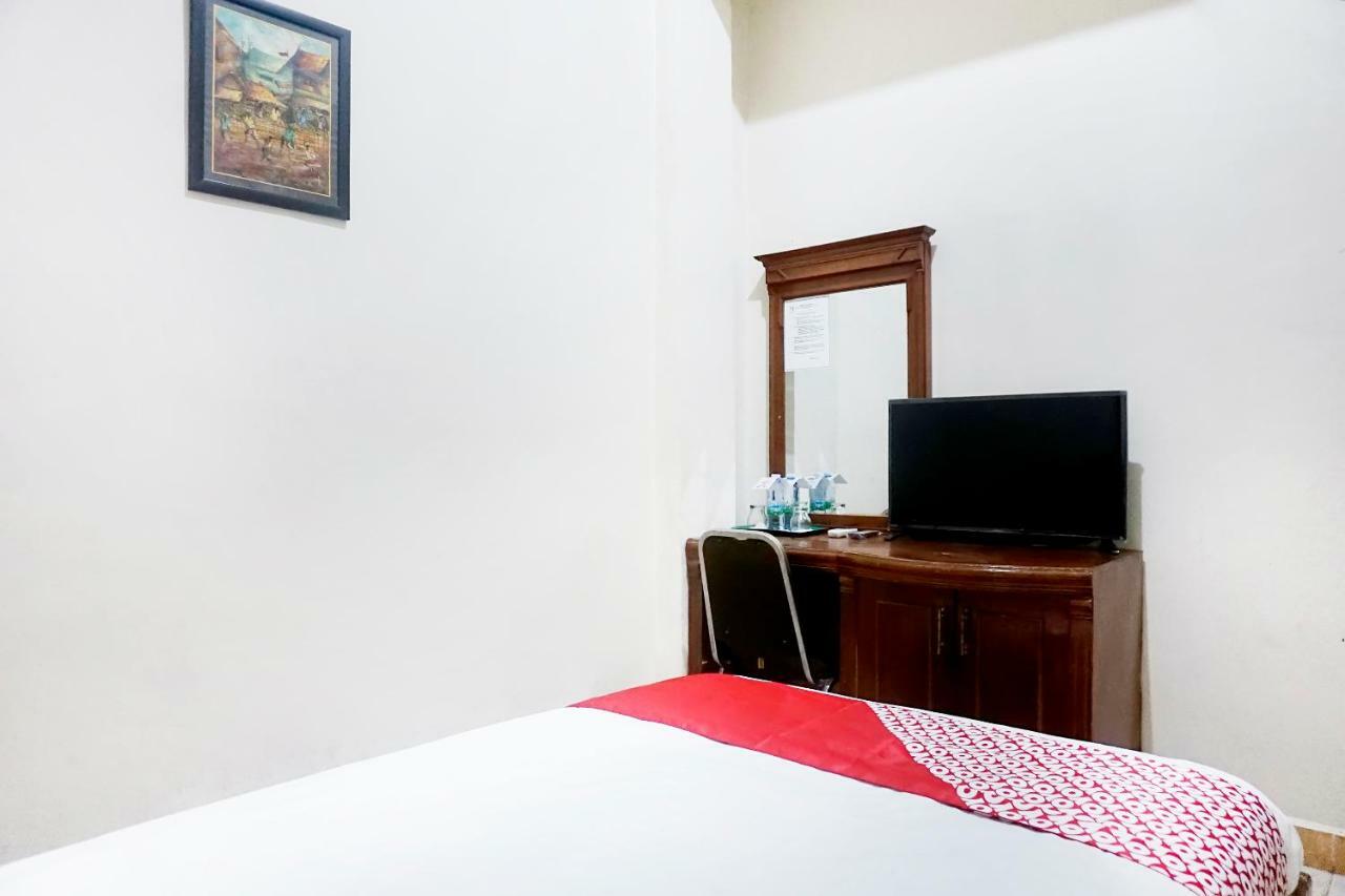 Oyo 627 Tirta Kencana Syariah Hotel Pekanbaru Kültér fotó
