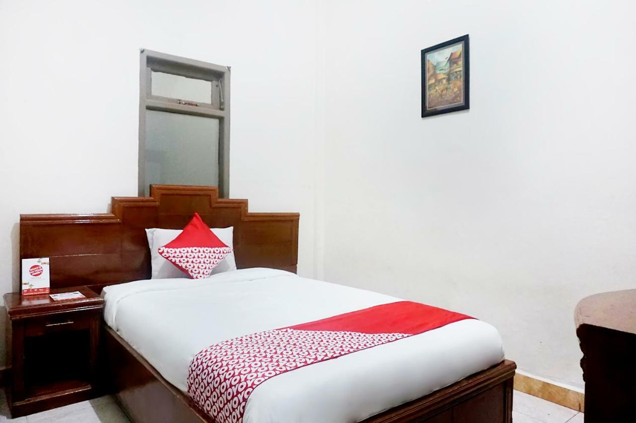 Oyo 627 Tirta Kencana Syariah Hotel Pekanbaru Kültér fotó