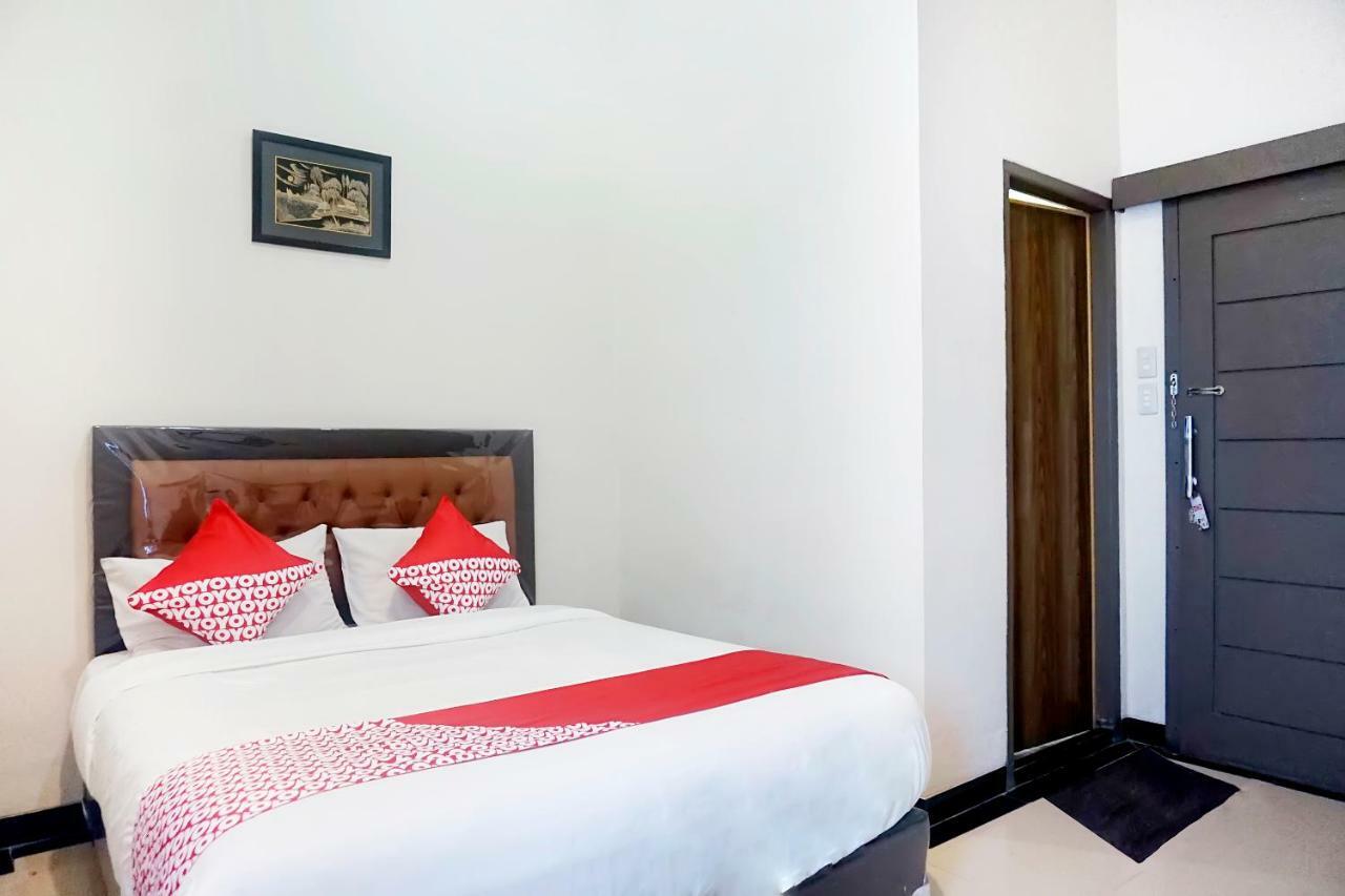 Oyo 627 Tirta Kencana Syariah Hotel Pekanbaru Kültér fotó