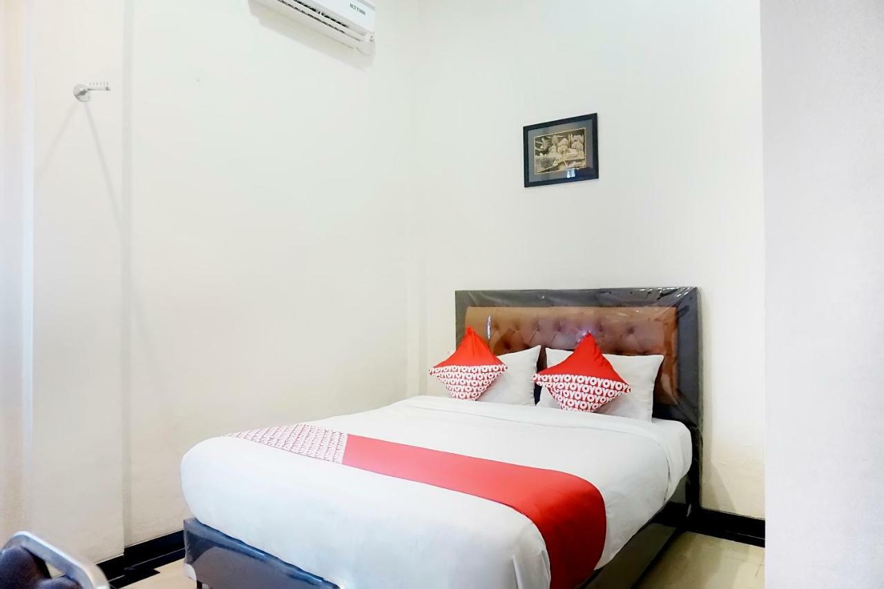 Oyo 627 Tirta Kencana Syariah Hotel Pekanbaru Kültér fotó