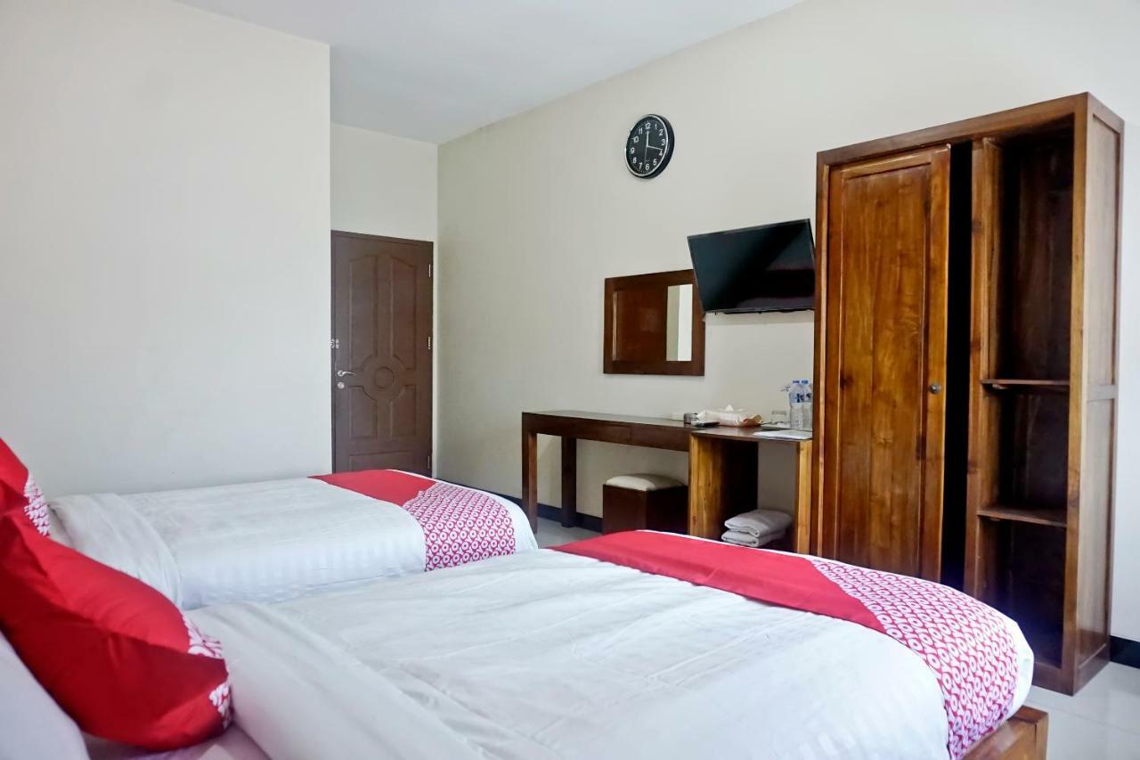 Oyo 627 Tirta Kencana Syariah Hotel Pekanbaru Kültér fotó