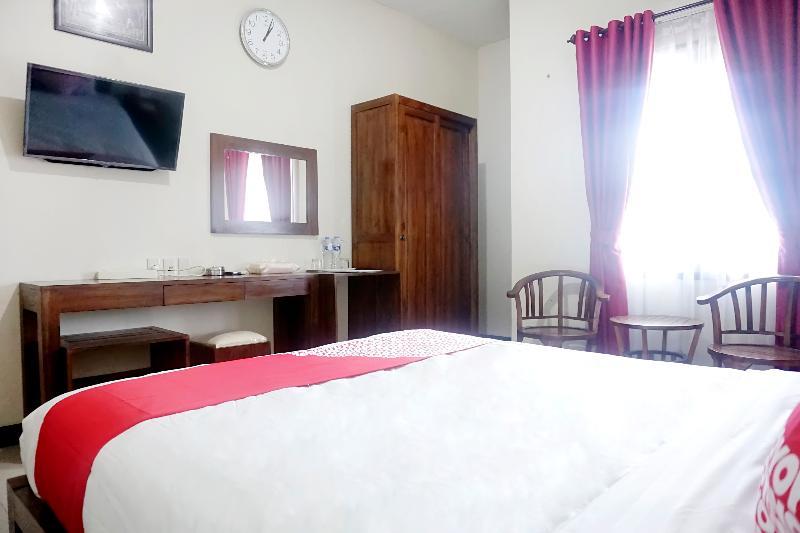 Oyo 627 Tirta Kencana Syariah Hotel Pekanbaru Kültér fotó