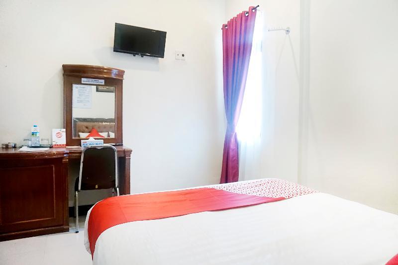 Oyo 627 Tirta Kencana Syariah Hotel Pekanbaru Kültér fotó